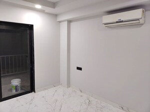 Room in 3 BHK Builder Floor at Sector 57 – for Rent