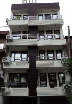 3 BHK + Servant Room Builder Floor For Sale in Lajpat Nagar II