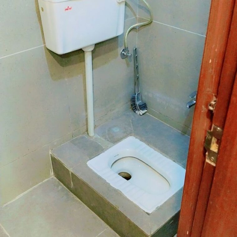 Bathroom, dwarka mor 2 Bedroom 60 Sq.Yd. Builder Floor In Dwarka Mor Delhi 9705445