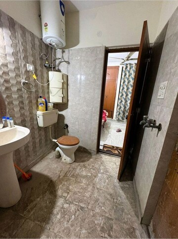 Bathroom in 2 BHK Builder Floor at Sector 34 – for Rent