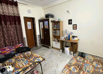 Bedroom in 2 BHK Builder Floor at Sector 34 – for Rent