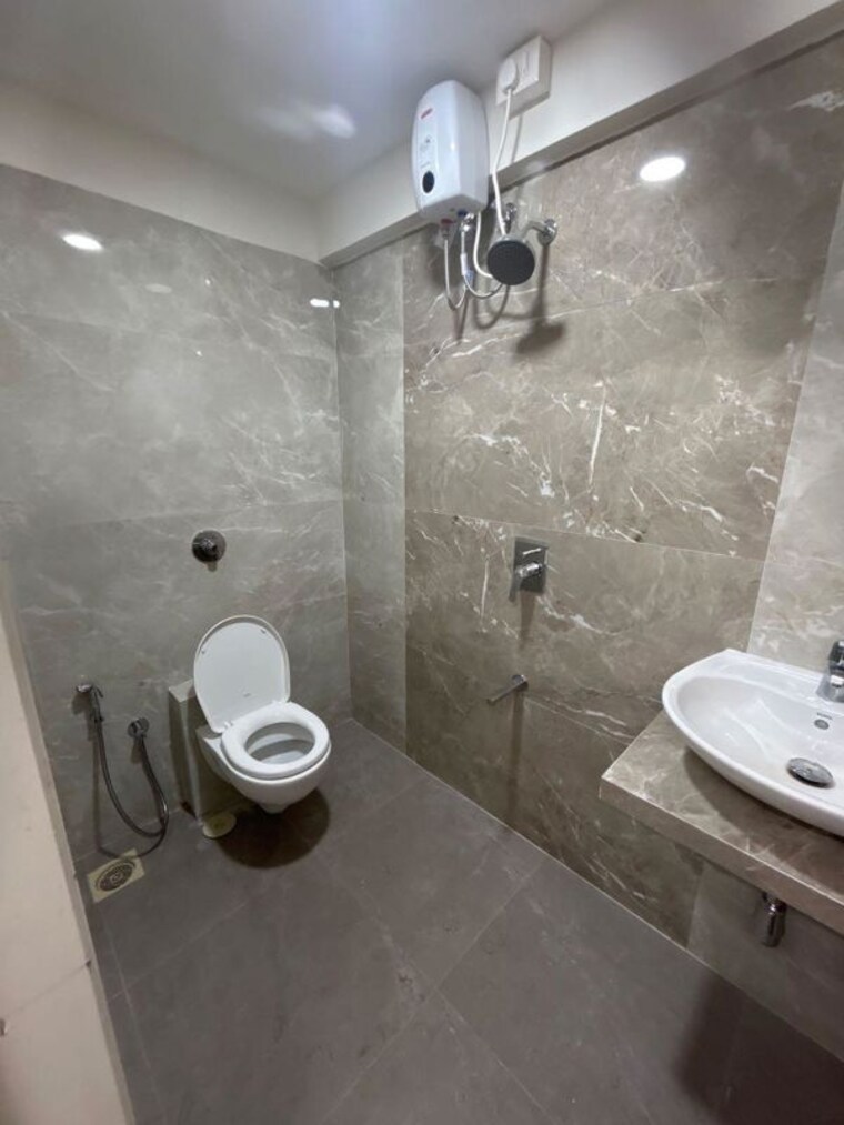 Bathroom, andheri-chs 2 Bedroom 690 Sq.Ft. Apartment In Andheri West Mumbai 9727867