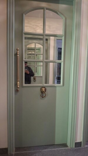 Building Lobby in 1 BHK Builder Floor at Sector 42 – for Rent