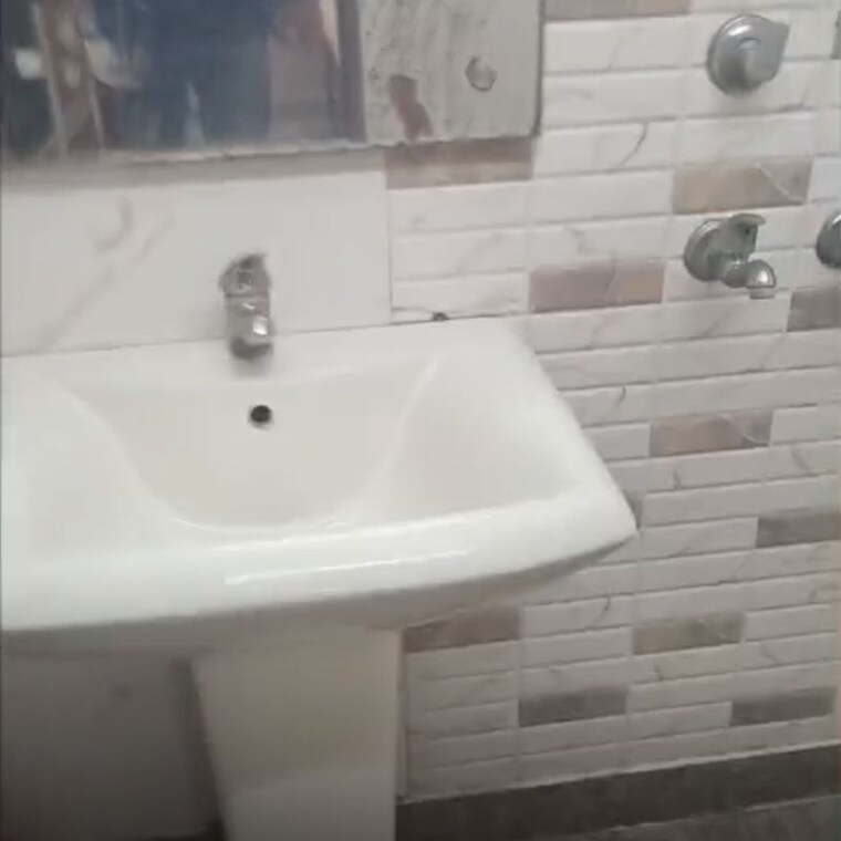 Bathroom, lajpat nagar ii 1 RK 300 Sq.Ft. Builder Floor In Lajpat Nagar ii Delhi 9727945