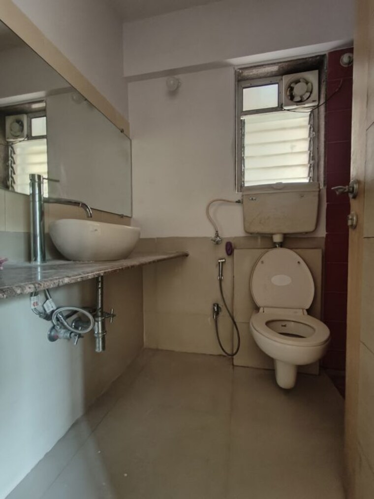 Bathroom, kanakia-spaces-vasundhara 2.5 Bedroom 1050 Sq.Ft. Apartment In Manpada Thane 9727964