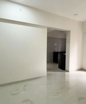 Room in 2 BHK Apartment at Andheri CHS, Andheri West – for Rent