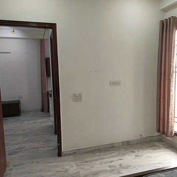 Room in 1 BHK Builder Floor at Huda Market, Sector 31 – for Rent
