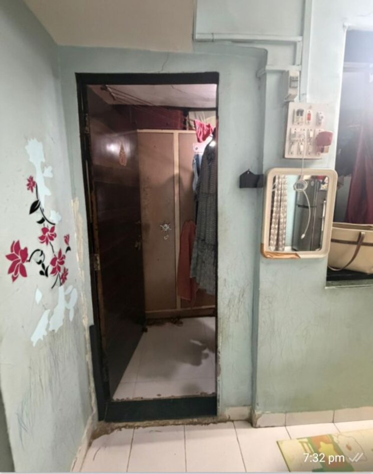 Room, sector 5 sanpada 1 RK 300 Sq.Ft. Apartment In Sector 5 Sanpada Navi Mumbai 9728020