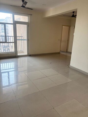 Room in 3.5 BHK Apartment at Gaur City 1st Avenue, Sector 4 Greater Noida – for Rent
