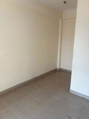 Room in 3.5 BHK Apartment at Gaur City 1st Avenue, Sector 4 Greater Noida – for Rent