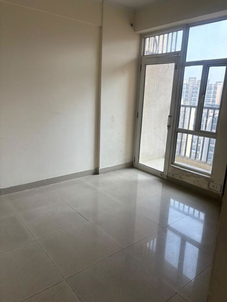 Room, gaur-city-1st-avenue 3.5 Bedroom 1570 Sq.Ft. Apartment In Sector 4 Greater Noida Greater Noida 9728031