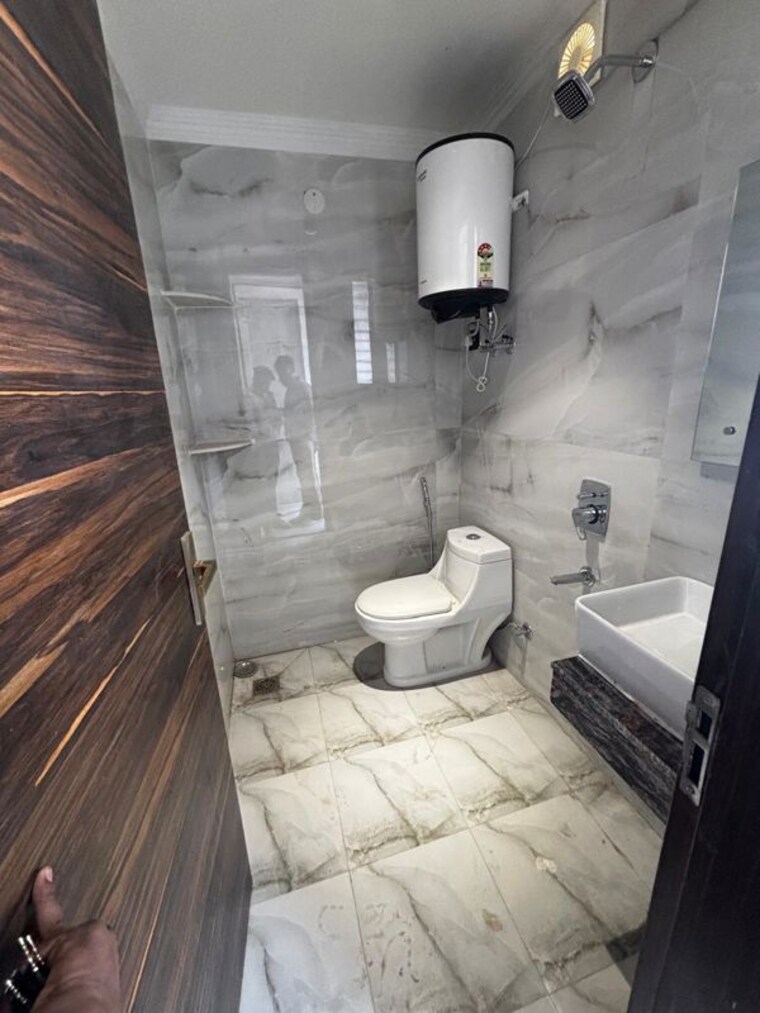 Bathroom, saket 3 Bedroom 1500 Sq.Ft. Builder Floor In Saket Delhi 9728056