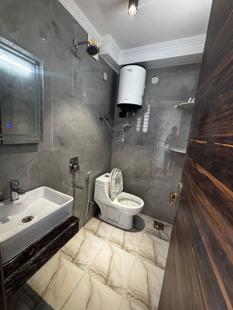 Bathroom, saket 3 Bedroom 1500 Sq.Ft. Builder Floor In Saket Delhi 9728056