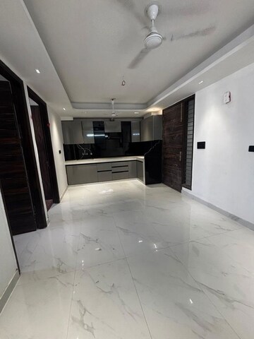 Room in 3 BHK Builder Floor at Saket – for Rent