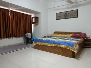 Bedroom in 2 BHK Apartment at Bandra West – for Rent