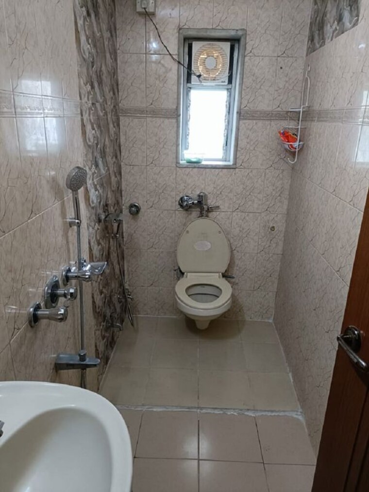 Bathroom, bandra west 2 Bedroom 700 Sq.Ft. Apartment In Bandra West Mumbai 9728038