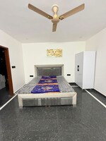 1 Rk  + Extra Room 550 Sq.Ft. Builder Floor in Sushant Lok II