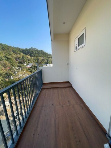 Balcony in Studio Builder Floor at Gujrara Mansingh – for Rent