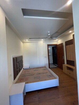 Room in Studio Builder Floor at Gujrara Mansingh – for Rent