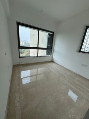 Room in 3 BHK Apartment at Kalpataru Immensa, Kolshet Road – for Rent