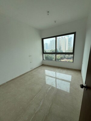 Room in 3 BHK Apartment at Kalpataru Immensa, Kolshet Road – for Rent