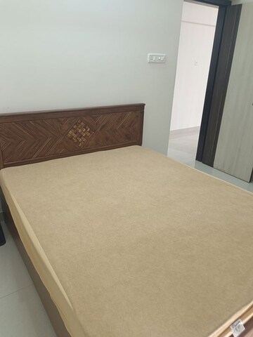 Room in 1 BHK Apartment at Ashar Metro Towers, Vartak Nagar – for Rent