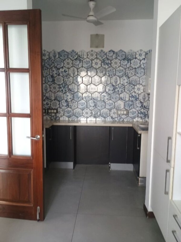 Bathroom, unitech-nirvana-country-cedar-crest 3.5 Bedroom 360 Sq.Yd. Builder Floor In Sector 50 Gurgaon 9728165