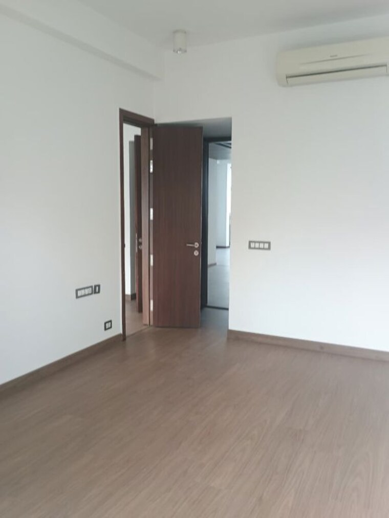 Room, unitech-nirvana-country-cedar-crest 3.5 Bedroom 360 Sq.Yd. Builder Floor In Sector 50 Gurgaon 9728165