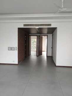 3.5 BHK + Pooja Room,Servant Room,Extra Room Builder Floor For Sale in Unitech Nirvana Country Cedar Crest