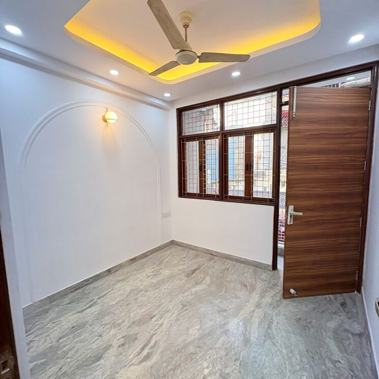 Room, khirki extension 3 Bedroom 100 Sq.Yd. Builder Floor In Khirki Extension Delhi 9728242