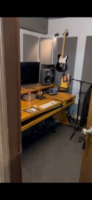 Room in 1.5 BHK Apartment at Sethia Sea View, Goregaon West – for Sale