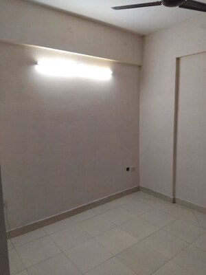 Room in 2 BHK Apartment at OP Floridaa, Sector 82 – for Rent