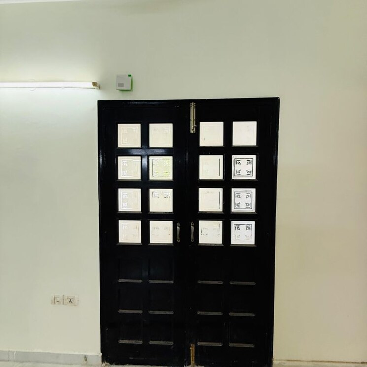 Room, sector 21 3 Bedroom 2000 Sq.Ft. Villa In Sector 21 Gurgaon 9728277