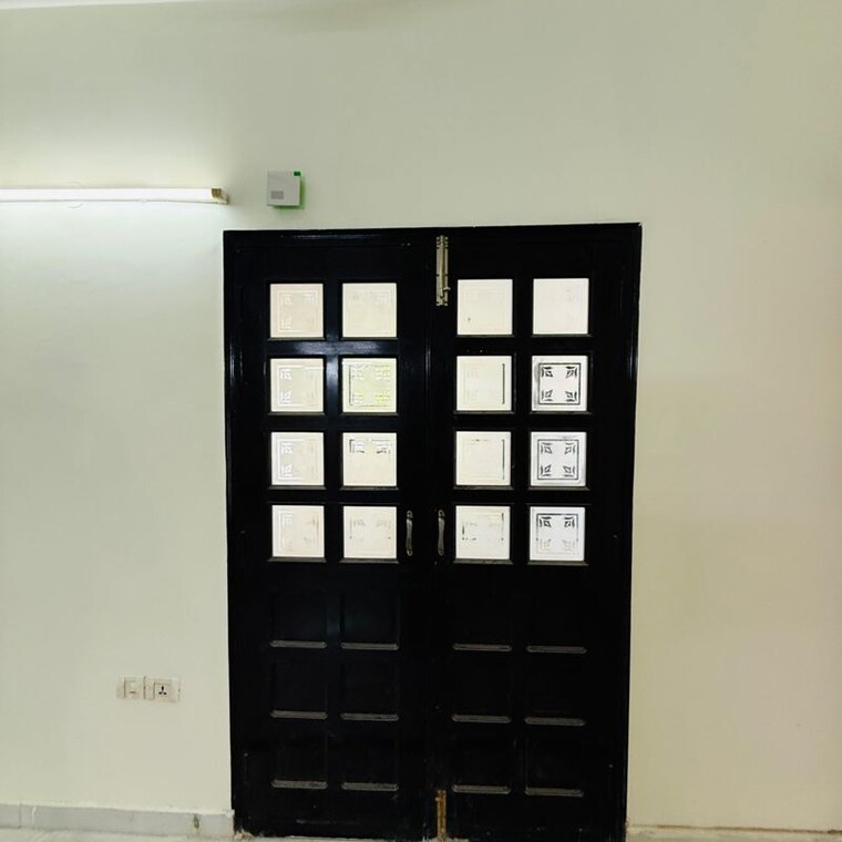 Room, sector 21 3 Bedroom 2000 Sq.Ft. Villa In Sector 21 Gurgaon 9728277