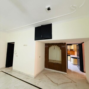 Room in 3 BHK Villa at Sector 21 – for Rent