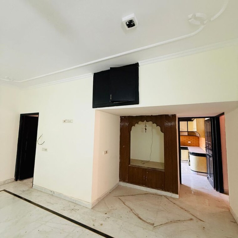 Room, sector 21 3 Bedroom 2000 Sq.Ft. Villa In Sector 21 Gurgaon 9728277