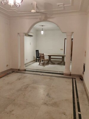 Room in 3 BHK Builder Floor at Greater Kailash – for Rent