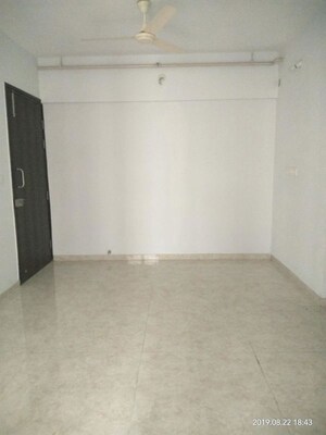 Room in 1 BHK Builder Floor at Laxmi Nagar – for Rent