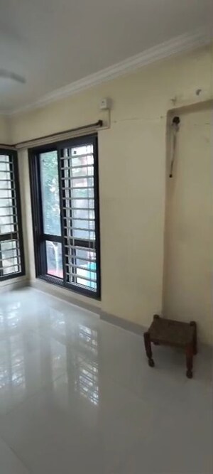 Room in 1 BHK Apartment at Narayan Niwas Vile Parle East, Vile Parle East – for Rent