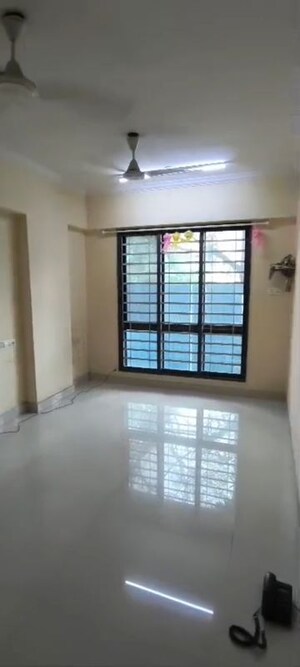 Room in 1 BHK Apartment at Narayan Niwas Vile Parle East, Vile Parle East – for Rent