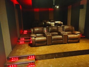 Living Room in 6+ BHK Villa at Sector 44 – for Rent