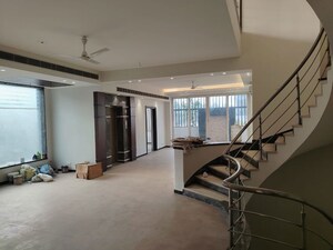Gym in 6+ BHK Villa at Sector 44 – for Rent