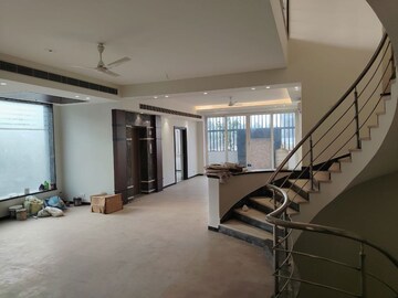 Gym in 6+ BHK Villa at Sector 44 – for Rent