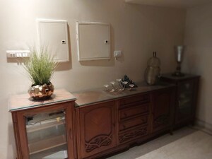 Room in 6+ BHK Villa at Sector 44 – for Rent