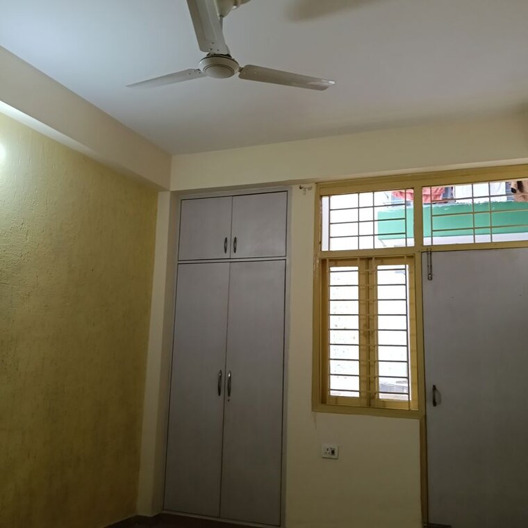 Room, rwa-apartments-sector-45 2 Bedroom 950 Sq.Ft. Apartment In Sector 45 Noida 9728319