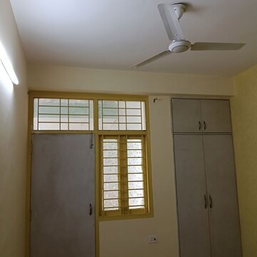 2 BHK Apartment For Rent in RWA Apartments Sector 45, Sector 45
