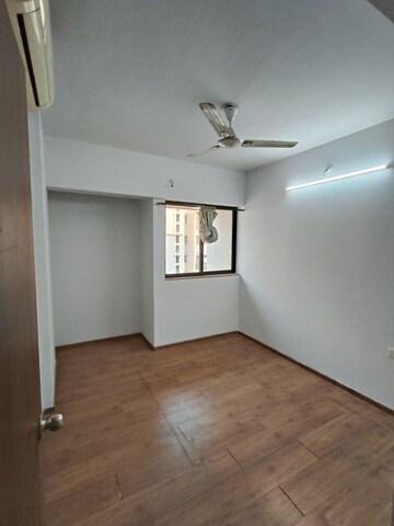 Room in 2 BHK Apartment at Lodha Lakeshore Greens, Dombivli East – for Rent