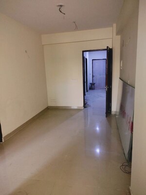 Room in 3 BHK Apartment at Amolik Sankalp, Sector 85 – for Rent