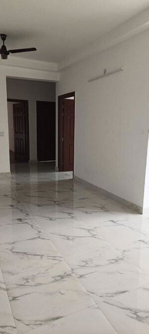 Room in 3 BHK Apartment at Purvanchal Royal City II, Chi V Greater Noida – for Rent