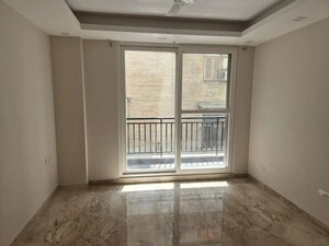 Room in 4 BHK Builder Floor at Green Park – for Rent